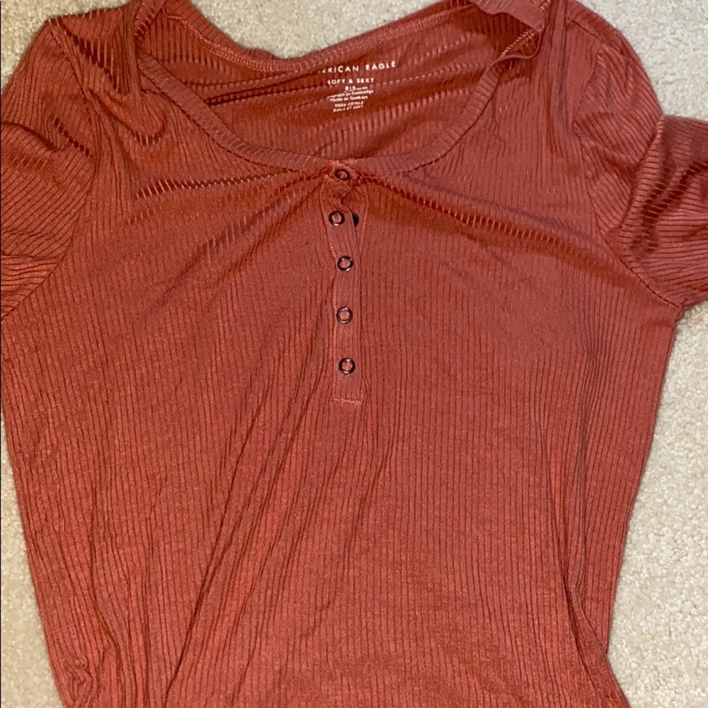 Long sleeve maroon top